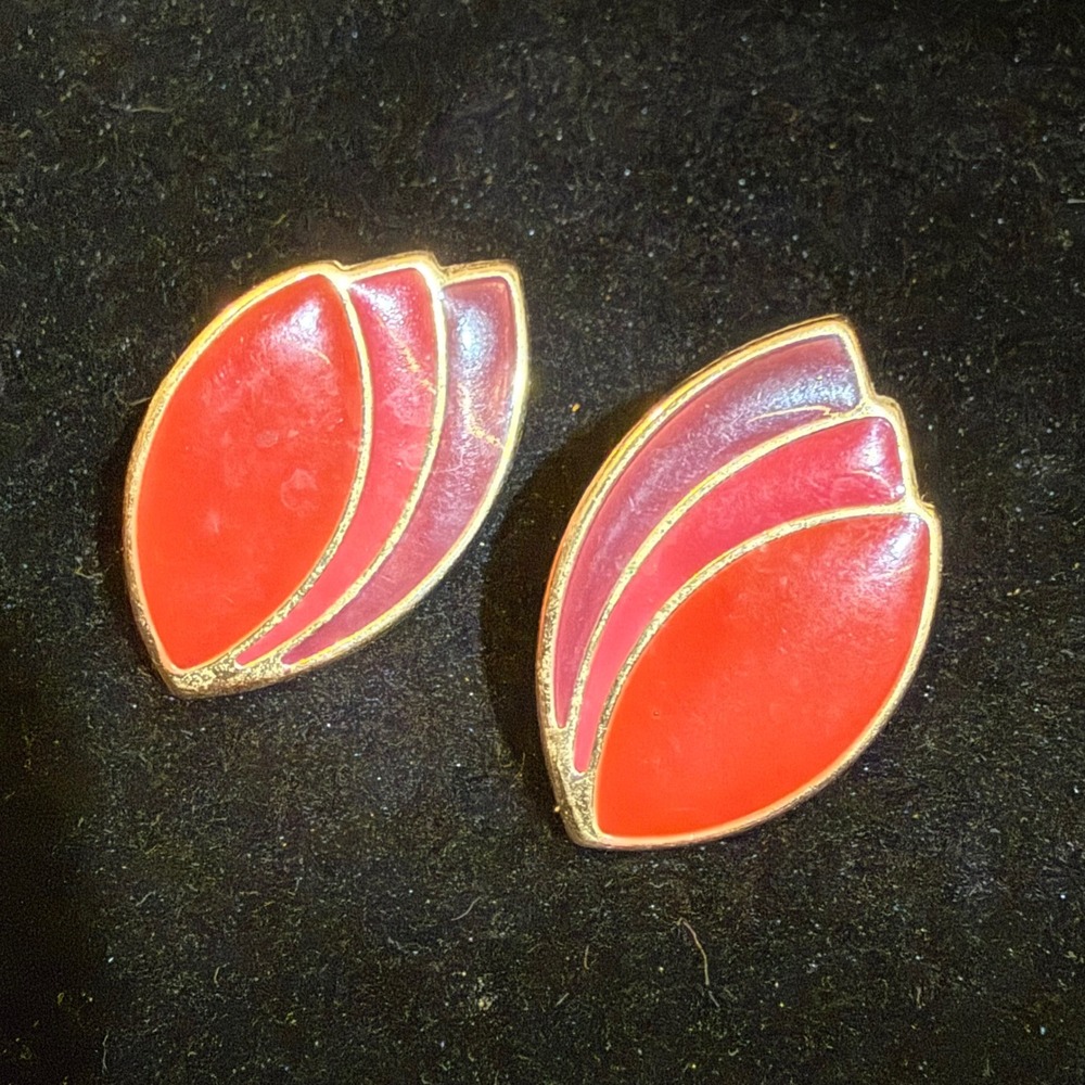 Vintage 80s Red Burgundy‎ Enamel Gold Tone Tiered Leaf Statement Stud Earrings